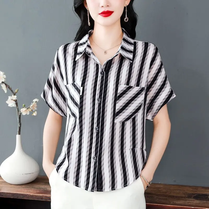 Fashion Short-sleeved Striped Shirt Blouse Summer New Style Elegant Loose Large Size Mother Slim and Stylish Top
Fashion Short-sleeved Striped Shirt Blouse Summer New Style Elegant Loose Large Size Mother Slim and Stylish Top