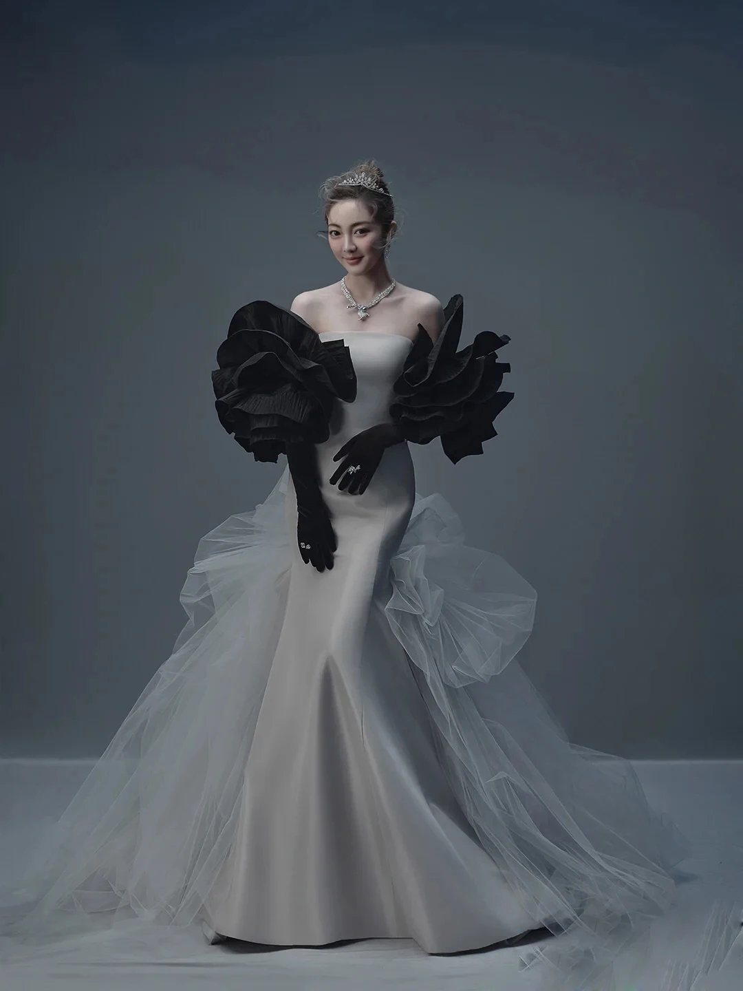 Faionable ey Satin Fi Tail Wedding Dr Couple Photo oot Studio Photoaphy Vintage Sle Costume Women's Faion
Faionable ey Satin Fi Tail Wedding Dr Couple Photo oot Studio Photoaphy Vintage Sle Costume Women's Faion