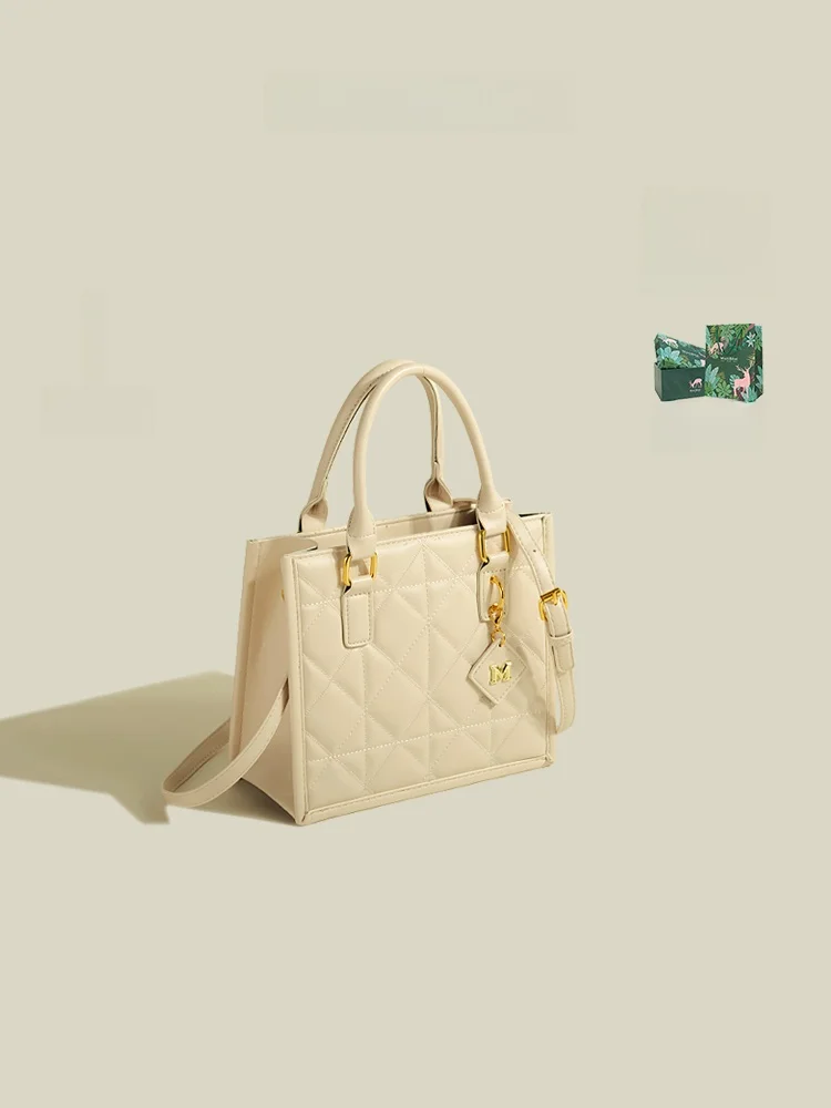MuziKai Large Capacity Ladies Handbag 2026 New Spring Summer Crocodile Pattern Diagonal Crossbody Bag Modern Neutral Style
MuziKai Large Capacity Ladies Handbag 2026 New Spring Summer Crocodile Pattern Diagonal Crossbody Bag Modern Neutral Style