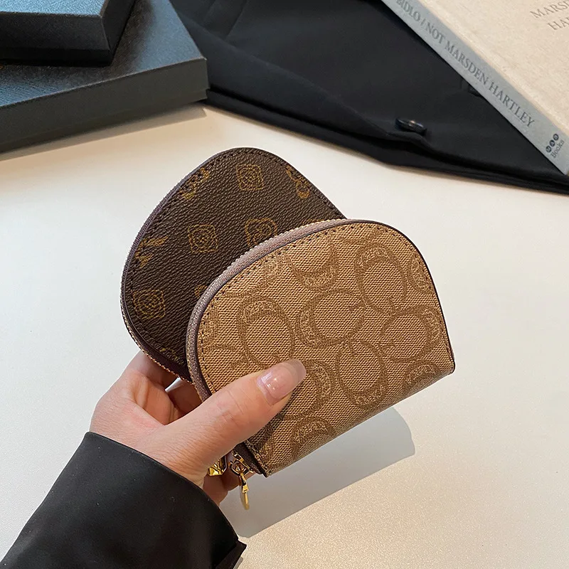 Niche Letter Printed Change Bag Fashionable Retro High-end Storage Bag Card Lipstick Storage Bag Small Card Bag Tide
Niche Letter Printed Change Bag Fashionable Retro High-end Storage Bag Card Lipstick Storage Bag Small Card Bag Tide