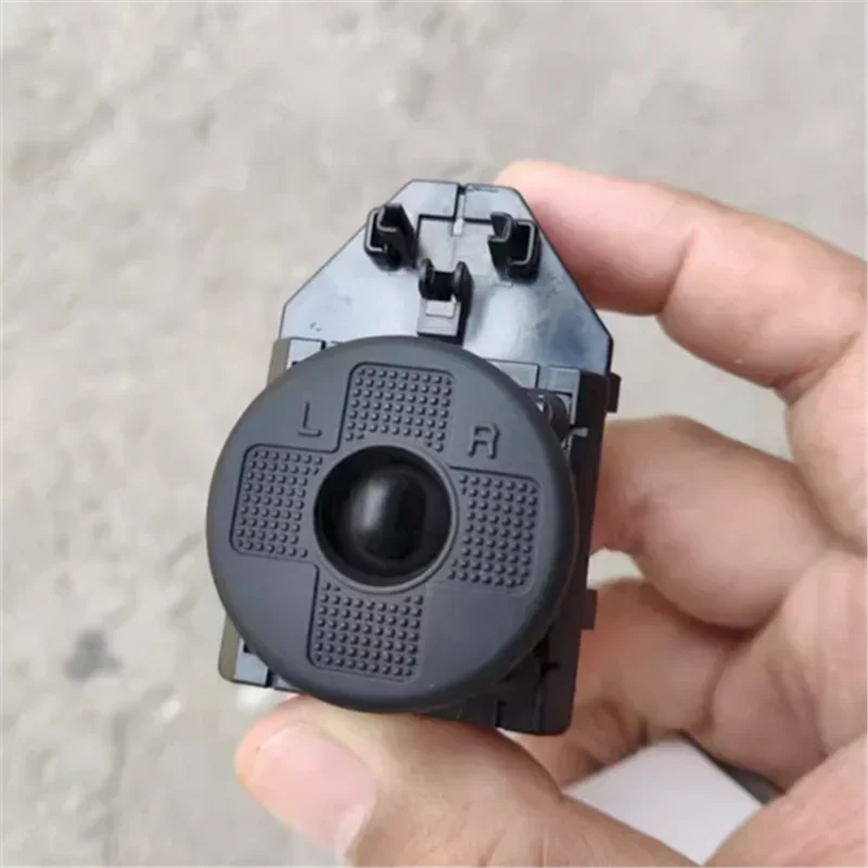 935302E000 935301f000 93530-2e000 For Hyundai Tucson Sportage2004-2009 Left Mirror Switch
935302E000 935301f000 93530-2e000 For Hyundai Tucson Sportage2004-2009 Left Mirror Switch