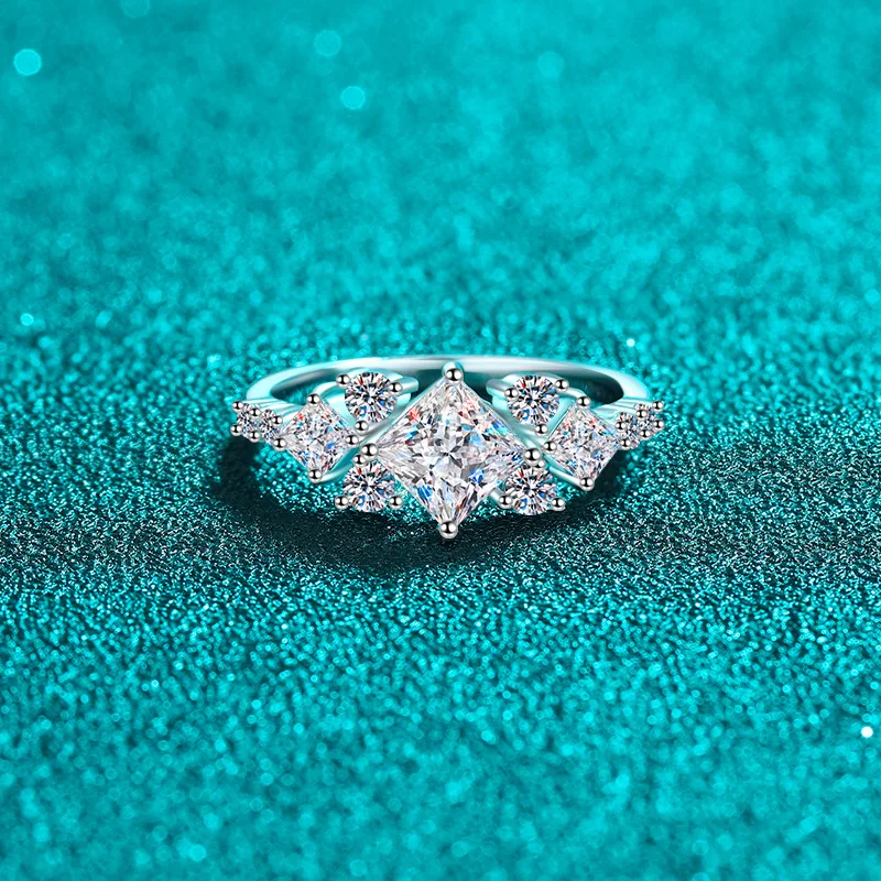 Luxury Platinum Pt950 Stackable 1ct Moissanite Ring for Women Set in 18k White Gold Fine Jewelry
Luxury Platinum Pt950 Stackable 1ct Moissanite Ring for Women Set in 18k White Gold Fine Jewelry