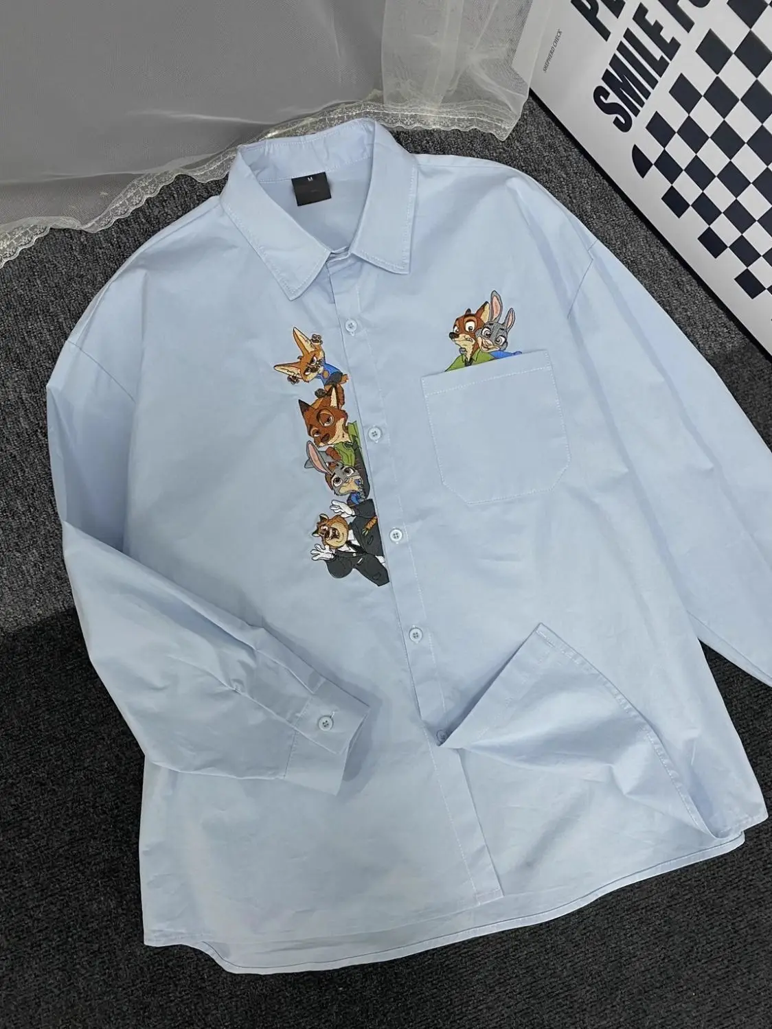Новинка весенне-летняя рубашка необычная забавная блузка с вышивкой из мультфильма модная повседневная женская рубашка в американском стиле
Новинка весенне-летняя рубашка необычная забавная блузка с вышивкой из мультфильма модная повседневная женская рубашка в американском стиле
