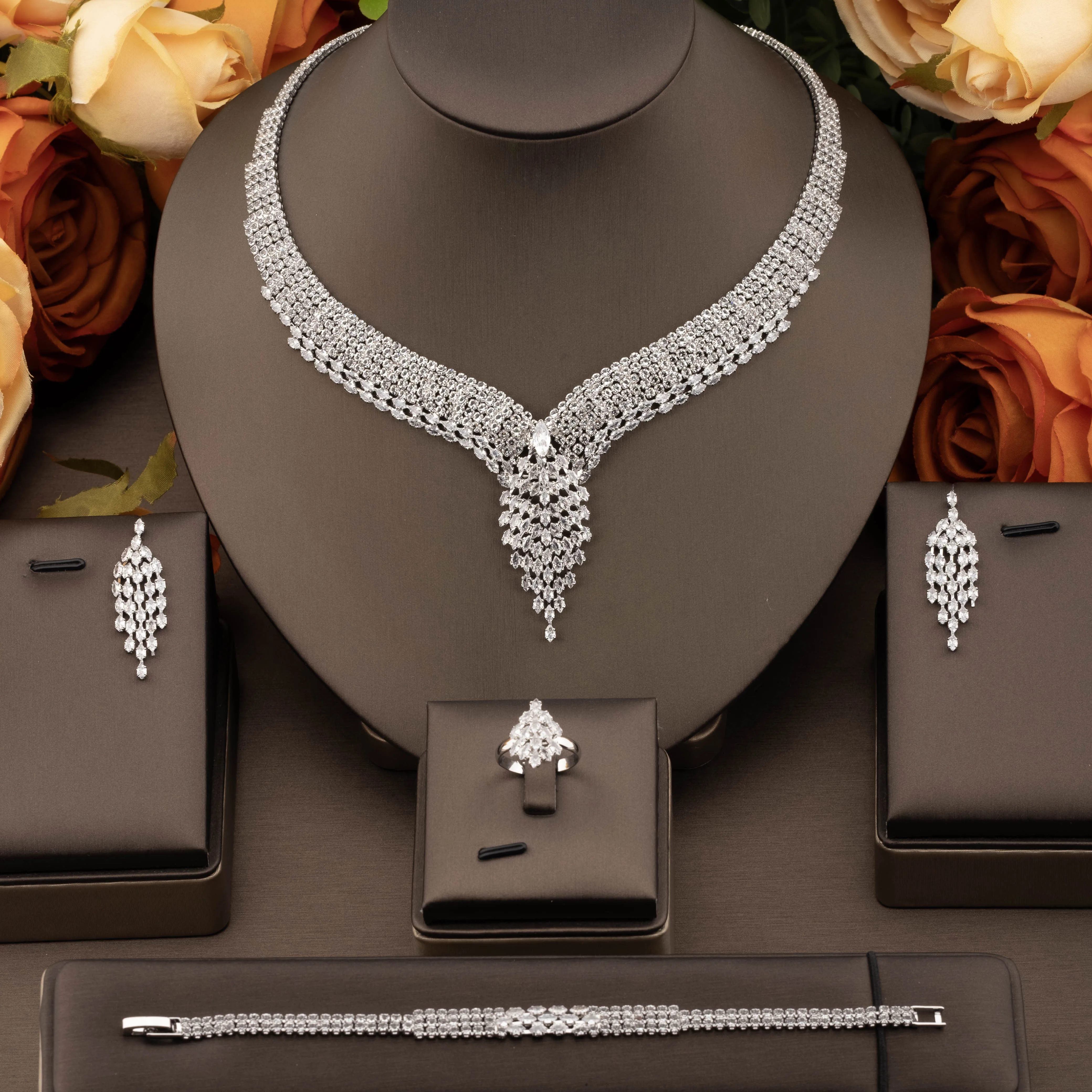 1 Set of Luxurious and Elegant Jewelry Set with Sparkling Cubic Zirconia and V-Neck Design, Suitable for Women to Wear at Weddings and Parties. Gift Box Not Included
1 Set of Luxurious and Elegant Jewelry Set with Sparkling Cubic Zirconia and V-Neck Design, Suitable for Women to Wear at Weddings and Parties. Gift Box Not Included