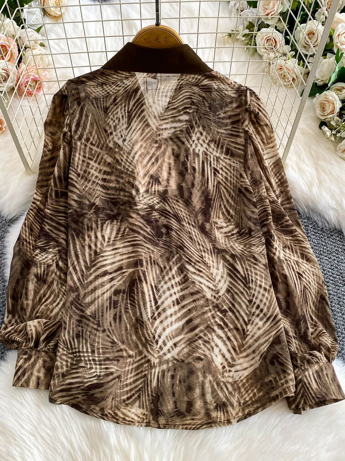 Ele Lantern Sve irt Women's Faion Design arp Collar Single Button Versatile Top Breathable Long Sve Casual Wear
Ele Lantern Sve irt Women's Faion Design arp Collar Single Button Versatile Top Breathable Long Sve Casual Wear