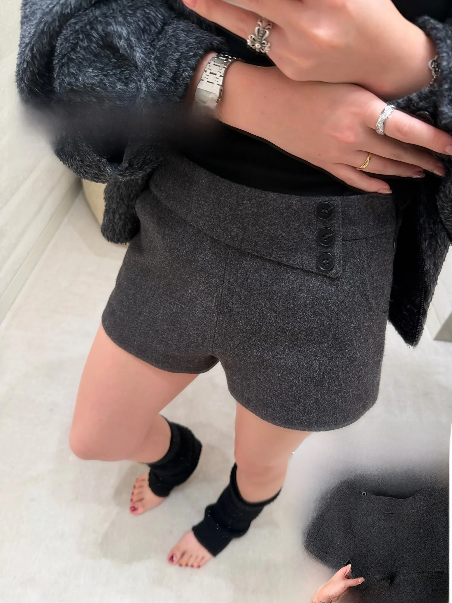 Весенние модные декоративные твидовые шорты с завышенной талией, асимметричные повседневные брюки прямого кроя для женщин, из смесового полиэстера, комфортная посадка
Весенние модные декоративные твидовые шорты с завышенной талией, асимметричные повседневные брюки прямого кроя для женщин, из смесового полиэстера, комфортная посадка