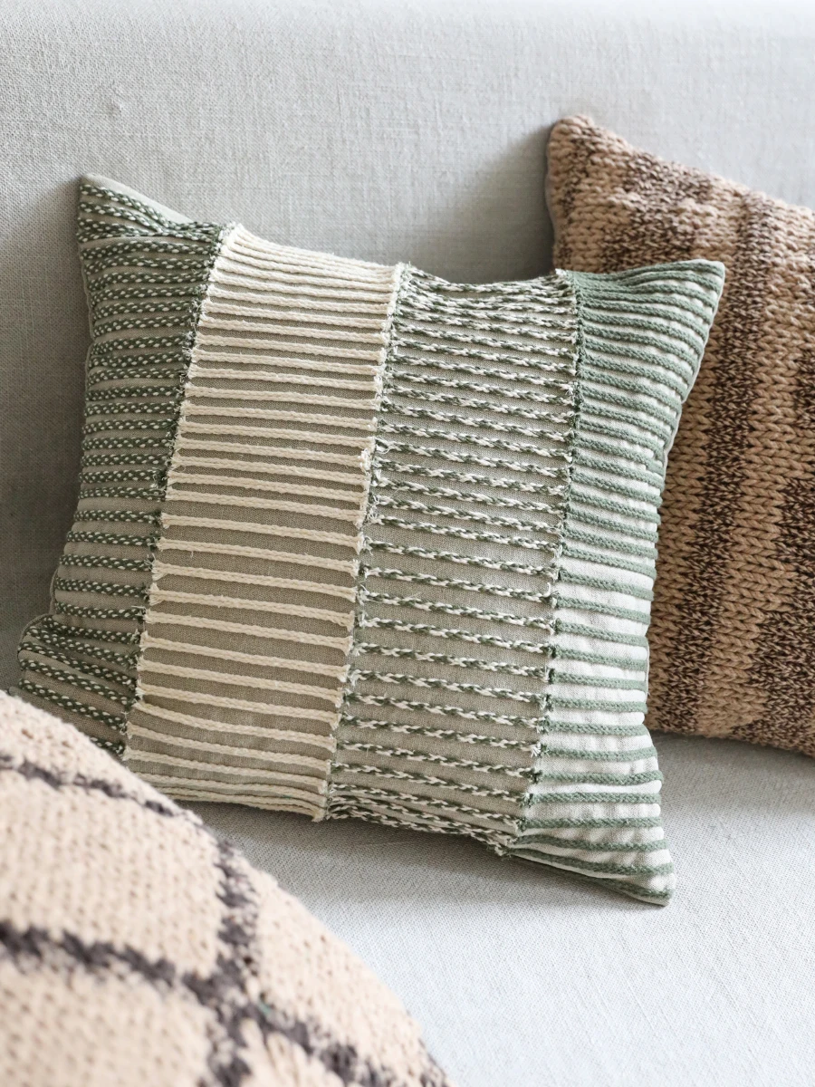 Modern Minimalist Cotton Pillowcase Original Design Home Textile for Vacation Home Sample Room Decoration Square Pillow Cover
Modern Minimalist Cotton Pillowcase Original Design Home Textile for Vacation Home Sample Room Decoration Square Pillow Cover