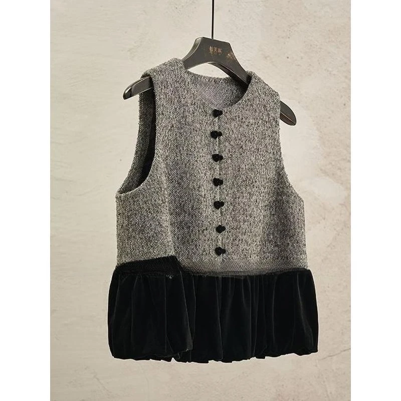 Slimming Chinese Style Vest for Women | Trendy Viral Sleeveless Jacket, Essential Autumn Fashion Must-Have
Slimming Chinese Style Vest for Women | Trendy Viral Sleeveless Jacket, Essential Autumn Fashion Must-Have