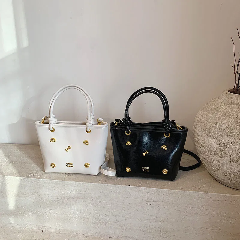 2025 New South Wind Chio2nd Women Heart-Shaped Convertible Shoulder Crossbody Handbag Premium Fashion Niche
2025 New South Wind Chio2nd Women Heart-Shaped Convertible Shoulder Crossbody Handbag Premium Fashion Niche