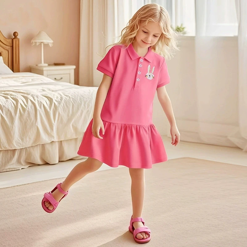 Новое летнее хлопковое платье-футболка для девочек 2026 года, с коротким рукавом, 1-8 лет, модное, с вышивкой в виде кролика, детская одежда
Новое летнее хлопковое платье-футболка для девочек 2026 года, с коротким рукавом, 1-8 лет, модное, с вышивкой в виде кролика, детская одежда