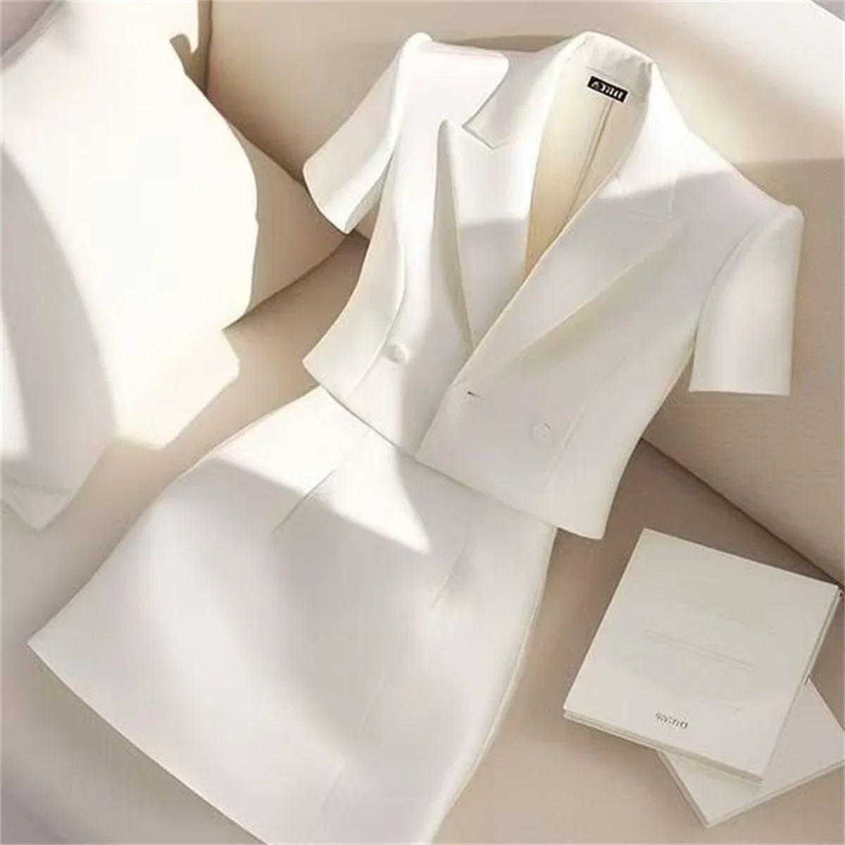 New Elegant Office Lady Women's Two Piece Set Summer Turn Down Collar Short Sleeve Blazer Crop Top + High Wiast Mini Skirt Suit
New Elegant Office Lady Women's Two Piece Set Summer Turn Down Collar Short Sleeve Blazer Crop Top + High Wiast Mini Skirt Suit