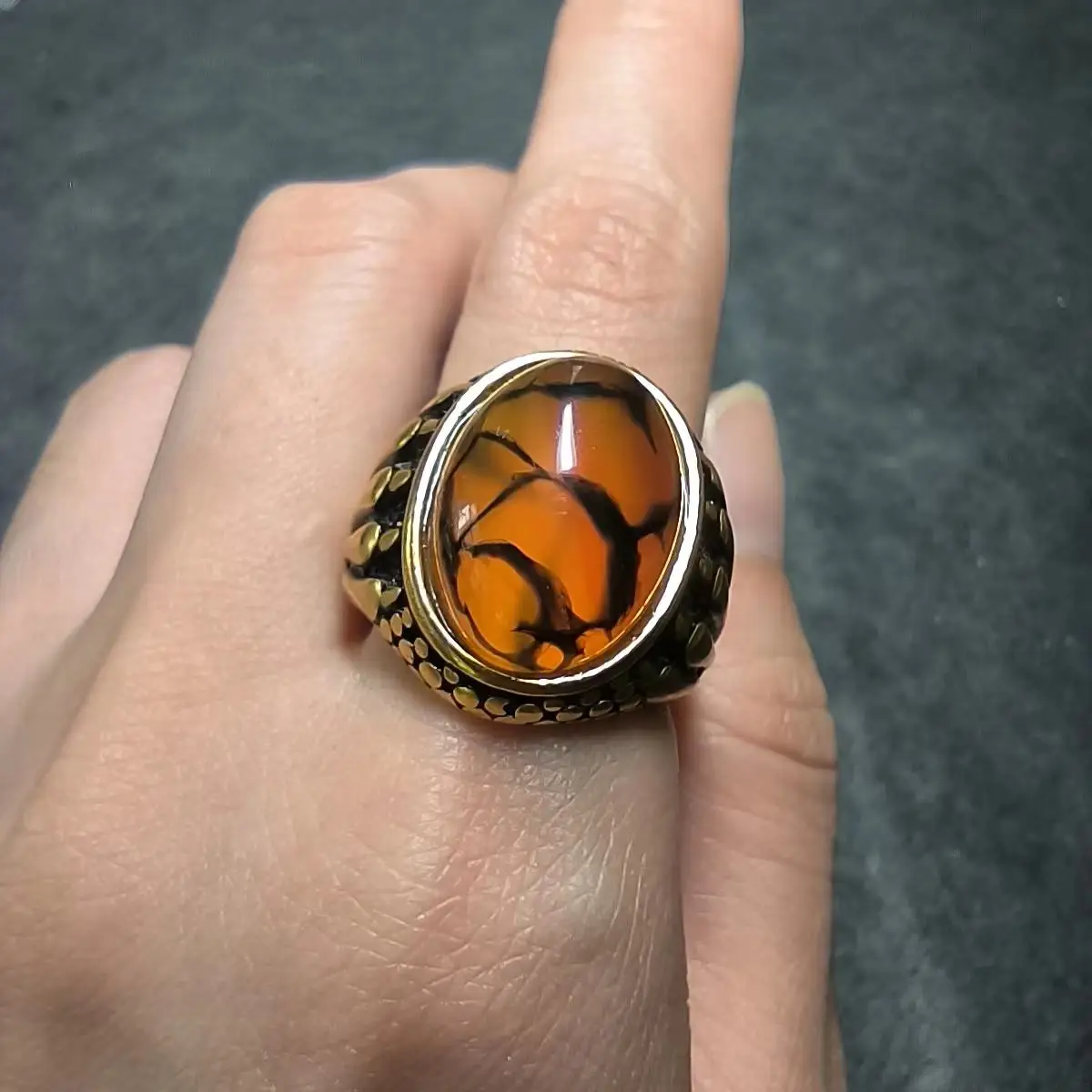 1pcs/lot Natural Agate Ring Men's Alloy Stainless Steel Titanium Steel male engraved dragon claw pattern number 8 fashion gift
1pcs/lot Natural Agate Ring Men's Alloy Stainless Steel Titanium Steel male engraved dragon claw pattern number 8 fashion gift