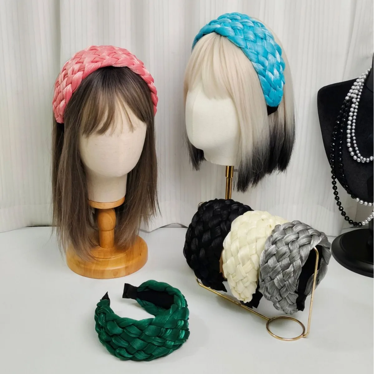 Fashion Sweet Shiny Twisted Braid Headband Women Girl Wide Side Hairband Simple Mesh Hair Hoop Headwear Hair Accessories
Fashion Sweet Shiny Twisted Braid Headband Women Girl Wide Side Hairband Simple Mesh Hair Hoop Headwear Hair Accessories