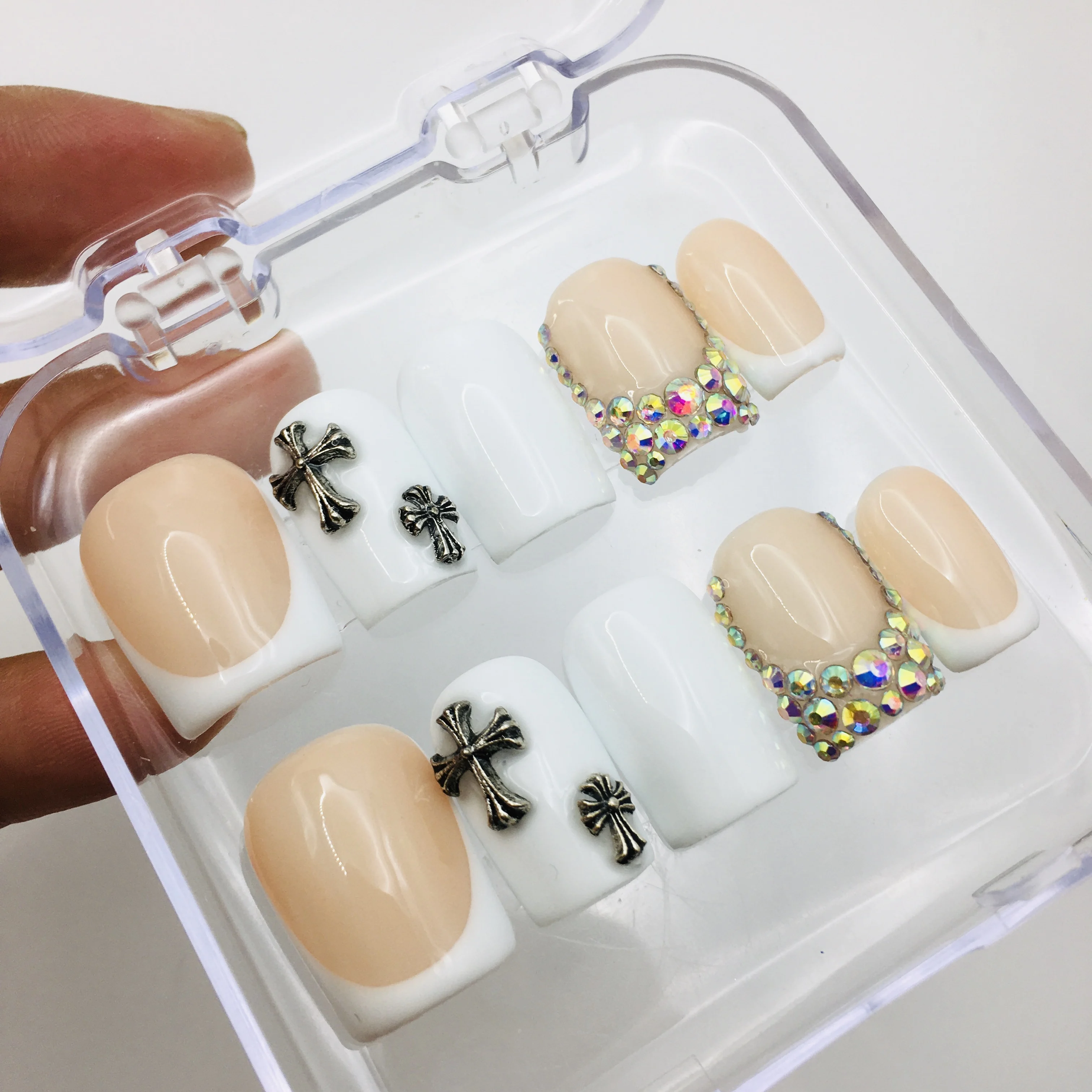 Popular short square handmade nails press on high quality luxury bling rhinestone low MOQ wholesale
Popular short square handmade nails press on high quality luxury bling rhinestone low MOQ wholesale