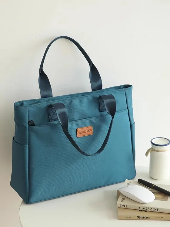 Сумка из ткани Ox Briease ex Commuter, подходящая для мужчин и женщин с принтом логотипа, повседневная сумка-тоут
Сумка из ткани Ox Briease ex Commuter, подходящая для мужчин и женщин с принтом логотипа, повседневная сумка-тоут