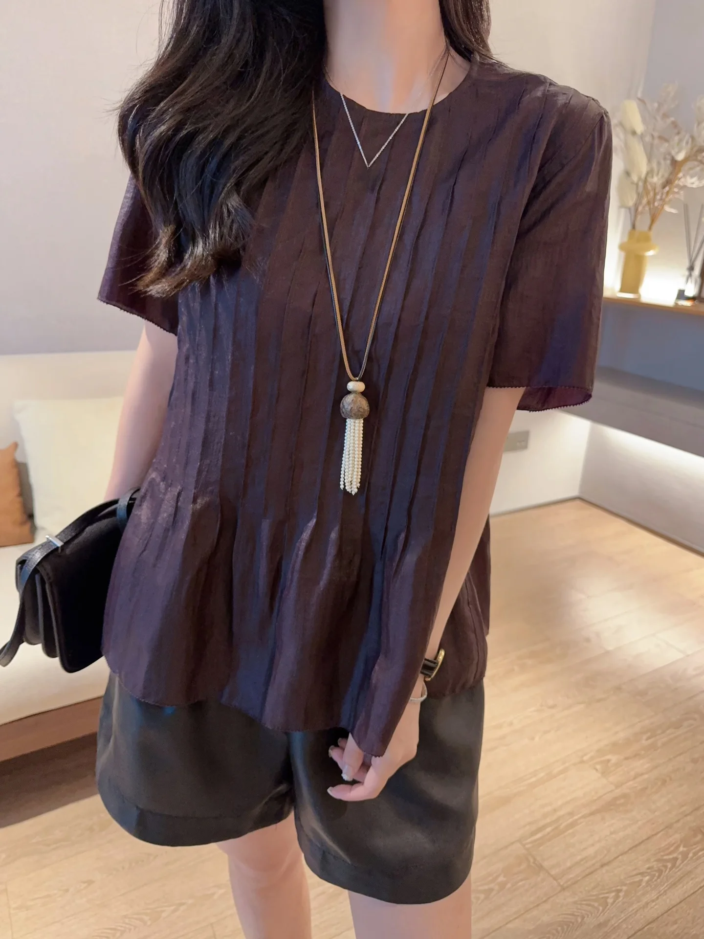 Elegant High-End Silk Short-Sleeve Shirt Women's Summer Loose Fit Pressed Pleat Traditional Chinese Style Top Gentle Luxury Feel
Elegant High-End Silk Short-Sleeve Shirt Women's Summer Loose Fit Pressed Pleat Traditional Chinese Style Top Gentle Luxury Feel