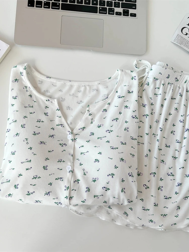 Summer New Soft Floral Print Sleepwear Women's Short Sleeve Short Pants Home Clothes Set with Chest Pad Sweet Style Two-Piece...
Summer New Soft Floral Print Sleepwear Women's Short Sleeve Short Pants Home Clothes Set with Chest Pad Sweet Style Two-Piece...