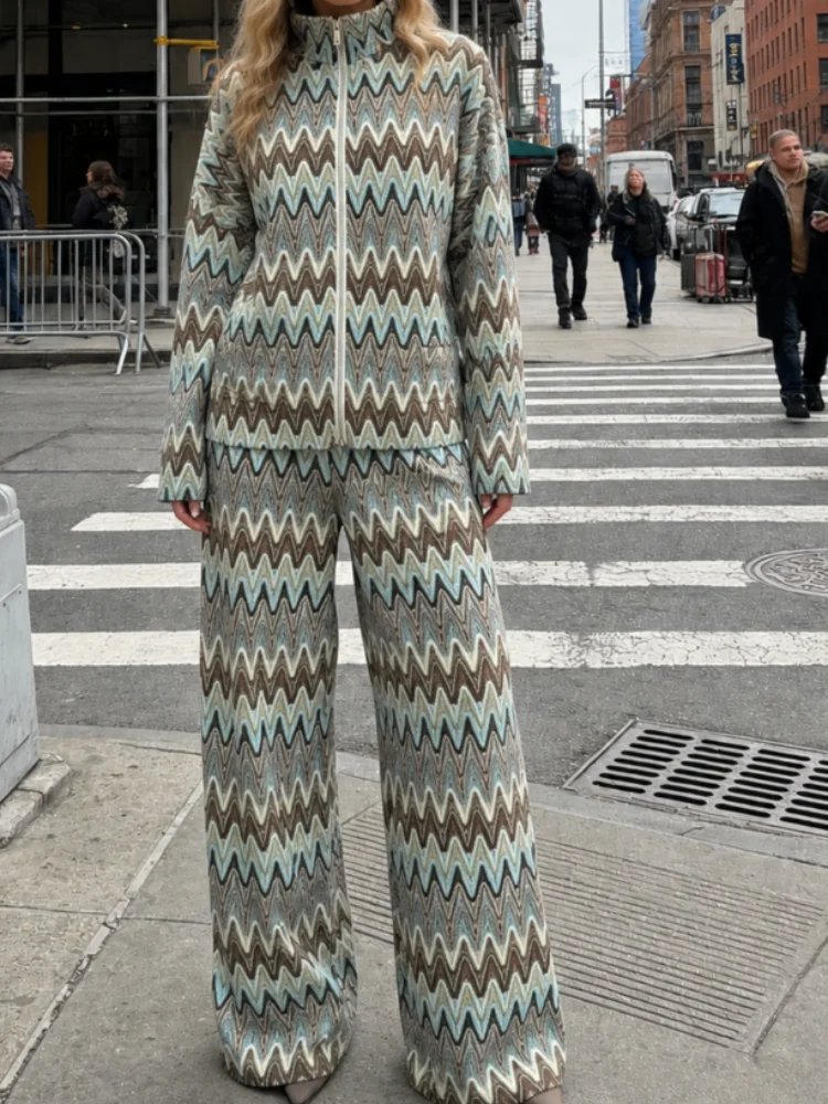 Vintage Y2K Wavy Zigzag Printed Women Matching Set Zipper Coat Elastic Waist Straight Wide Leg Trousers Casual Lounge Two Piece
Vintage Y2K Wavy Zigzag Printed Women Matching Set Zipper Coat Elastic Waist Straight Wide Leg Trousers Casual Lounge Two Piece