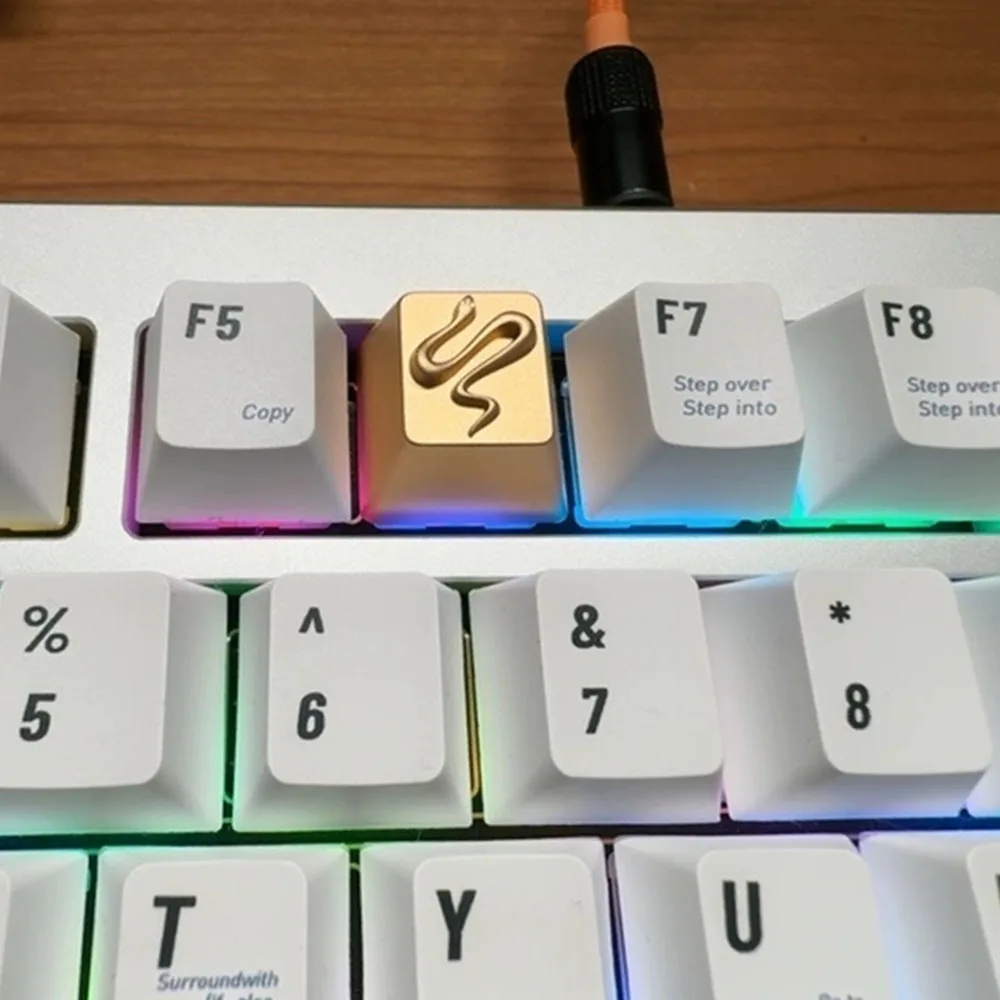 Механическая клавиатура ESC Keycap R4 Cherry MX Switch Key Caps Змеиный дизайн Золотые металлические колпачки для клавиш Индивидуальные игровые колпачки
Механическая клавиатура ESC Keycap R4 Cherry MX Switch Key Caps Змеиный дизайн Золотые металлические колпачки для клавиш Индивидуальные игровые колпачки