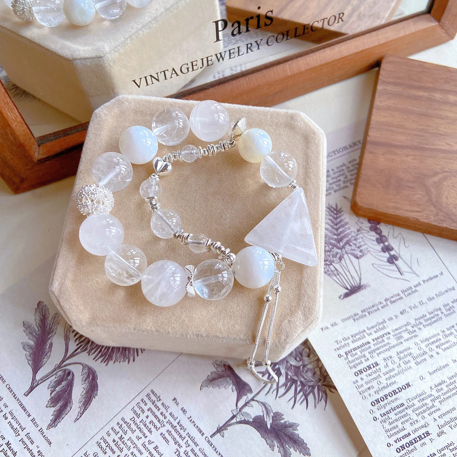 Chinese Style Lucky Blessing White Phantom Clear Quartz Bracelet 14 15mm Triangle Snow Phantom Crystal Beaded Bracelet Good Fort
Chinese Style Lucky Blessing White Phantom Clear Quartz Bracelet 14 15mm Triangle Snow Phantom Crystal Beaded Bracelet Good Fort