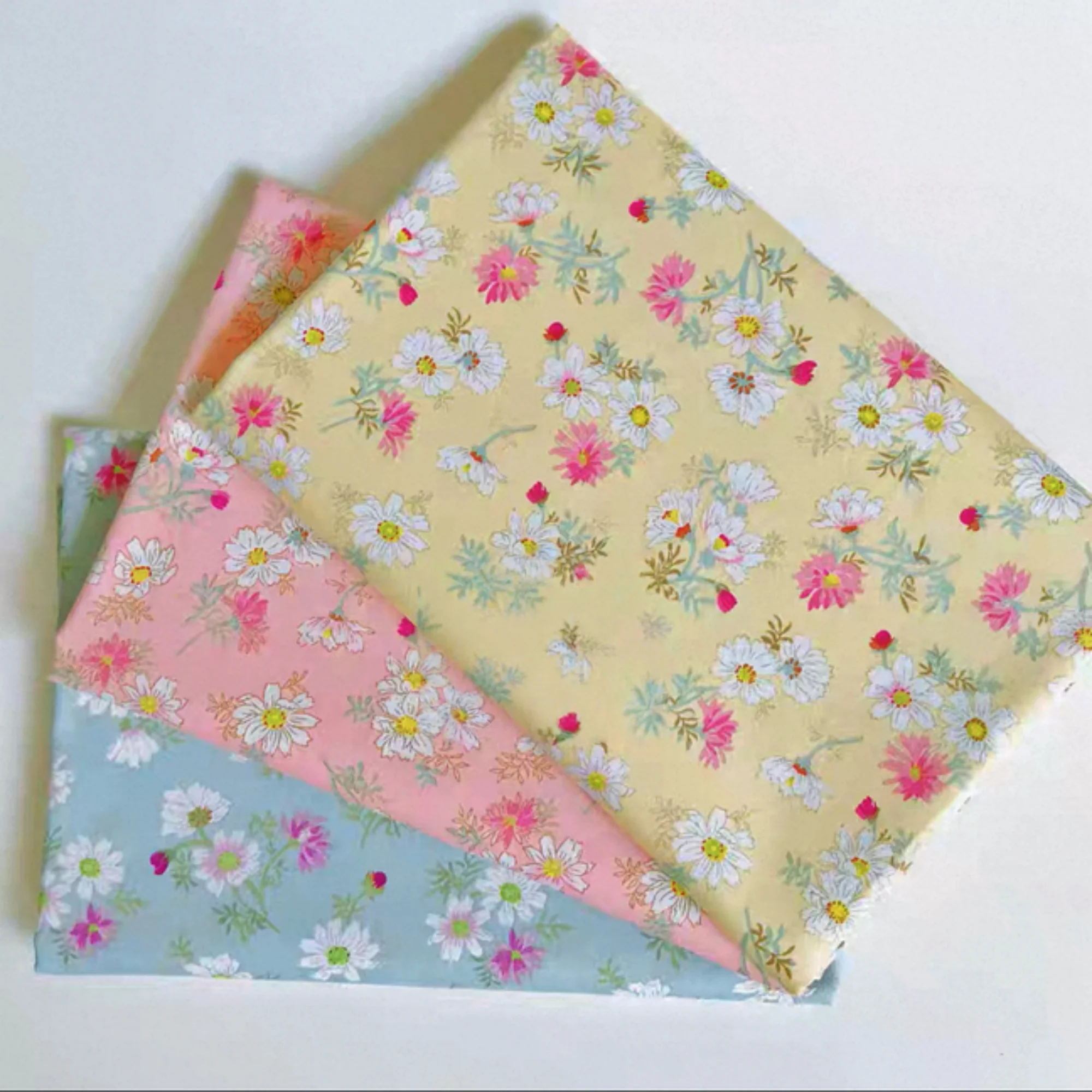 0,5 метра, ширина 62,99 дюйма, очаровательная хлопчатобумажная саржевая ткань с цветочным принтом | Идеально подходит для квилтинга, домашнего декора и поделок.
0,5 метра, ширина 62,99 дюйма, очаровательная хлопчатобумажная саржевая ткань с цветочным принтом | Идеально подходит для квилтинга, домашнего декора и поделок.