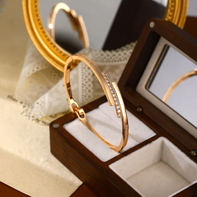 2026 Cubic Zirconia Geometric Bracelet Luxury Minimalist Elegant Unique Design Women's Jewelry Gift
2026 Cubic Zirconia Geometric Bracelet Luxury Minimalist Elegant Unique Design Women's Jewelry Gift