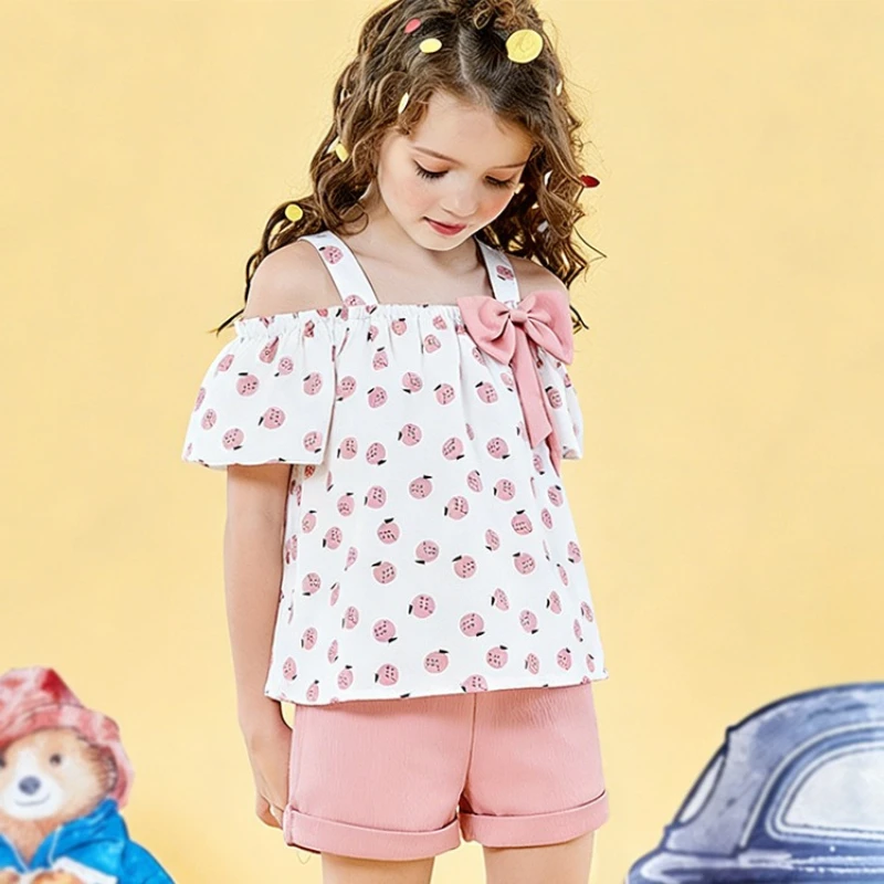 2026 Summer New Hot Selling Cute Strawberry Bow Pattern Strap Top and Shorts Two Piece Set
2026 Summer New Hot Selling Cute Strawberry Bow Pattern Strap Top and Shorts Two Piece Set