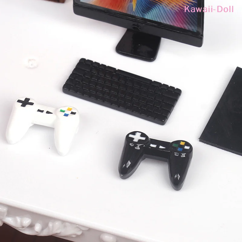 1Pc 1:12 Dollhouse Miniature Simulation Gamepad Game Controller Model Living Scene Decor Toy Doll House Accessories
1Pc 1:12 Dollhouse Miniature Simulation Gamepad Game Controller Model Living Scene Decor Toy Doll House Accessories