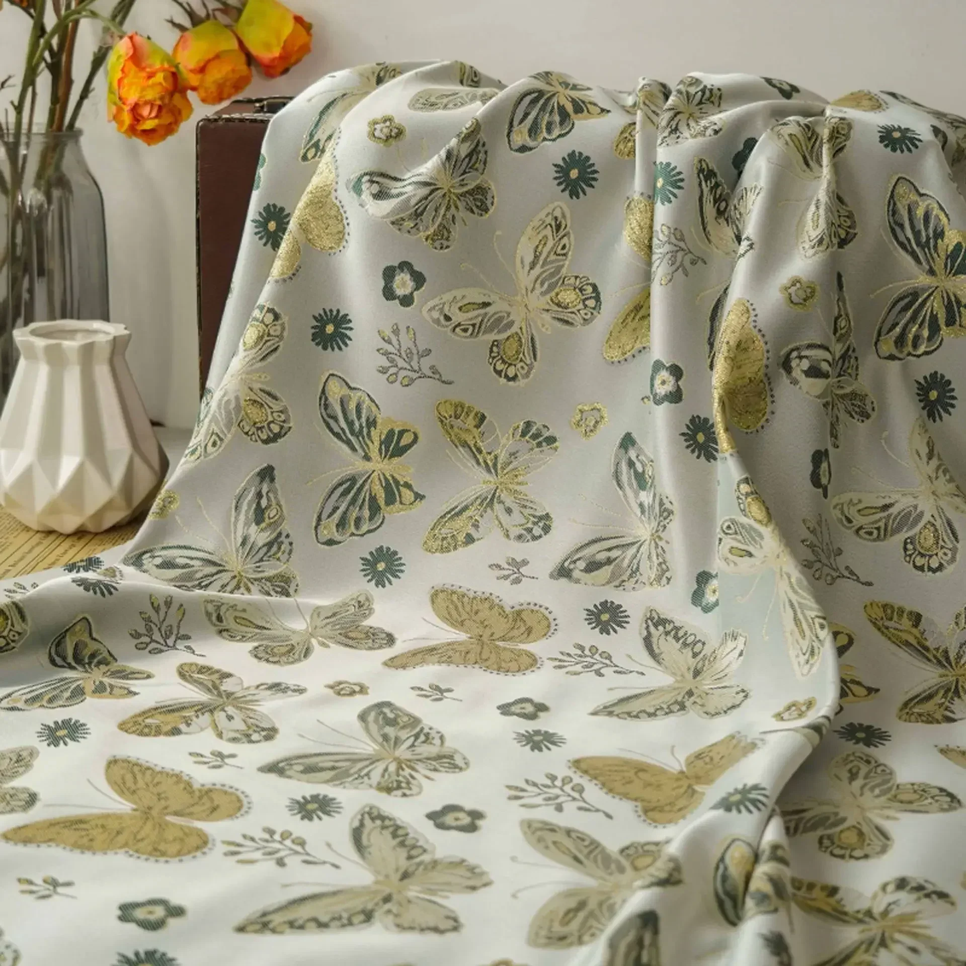 Gold Silk Woven Butterfly Jacquard Fabric Women's Dress Cheongsam Vest Decorative Sewing Fabric
Gold Silk Woven Butterfly Jacquard Fabric Women's Dress Cheongsam Vest Decorative Sewing Fabric