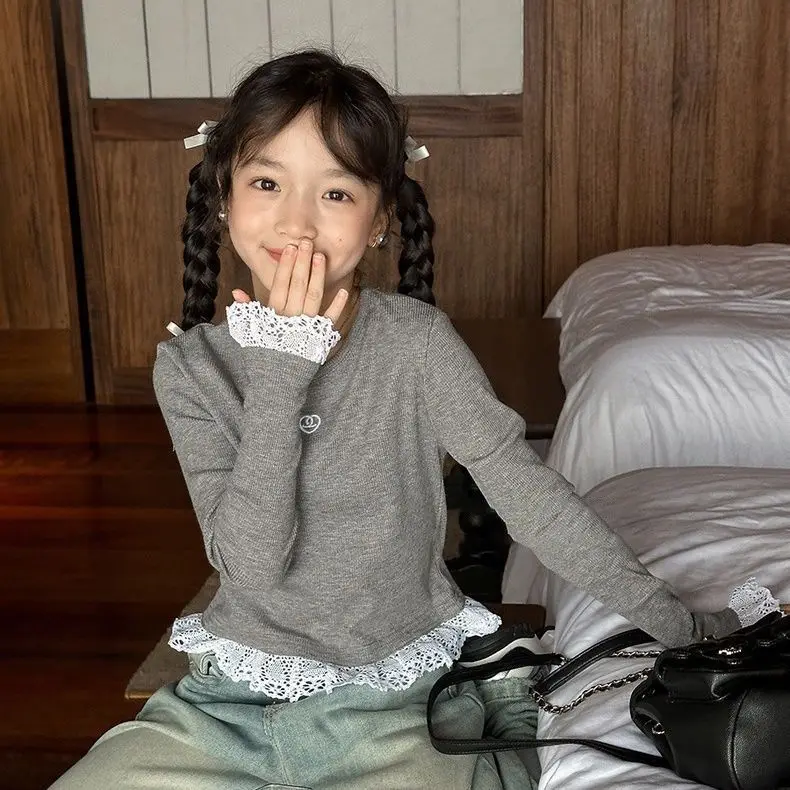 Girls Lace Trim Long Sleeve T-Shirt, Kids Heart Embroidery Ribbed Knit Top, Crew Neck Ruffle Hem Slim Fit Casual Daily Wear Tee
Girls Lace Trim Long Sleeve T-Shirt, Kids Heart Embroidery Ribbed Knit Top, Crew Neck Ruffle Hem Slim Fit Casual Daily Wear Tee
