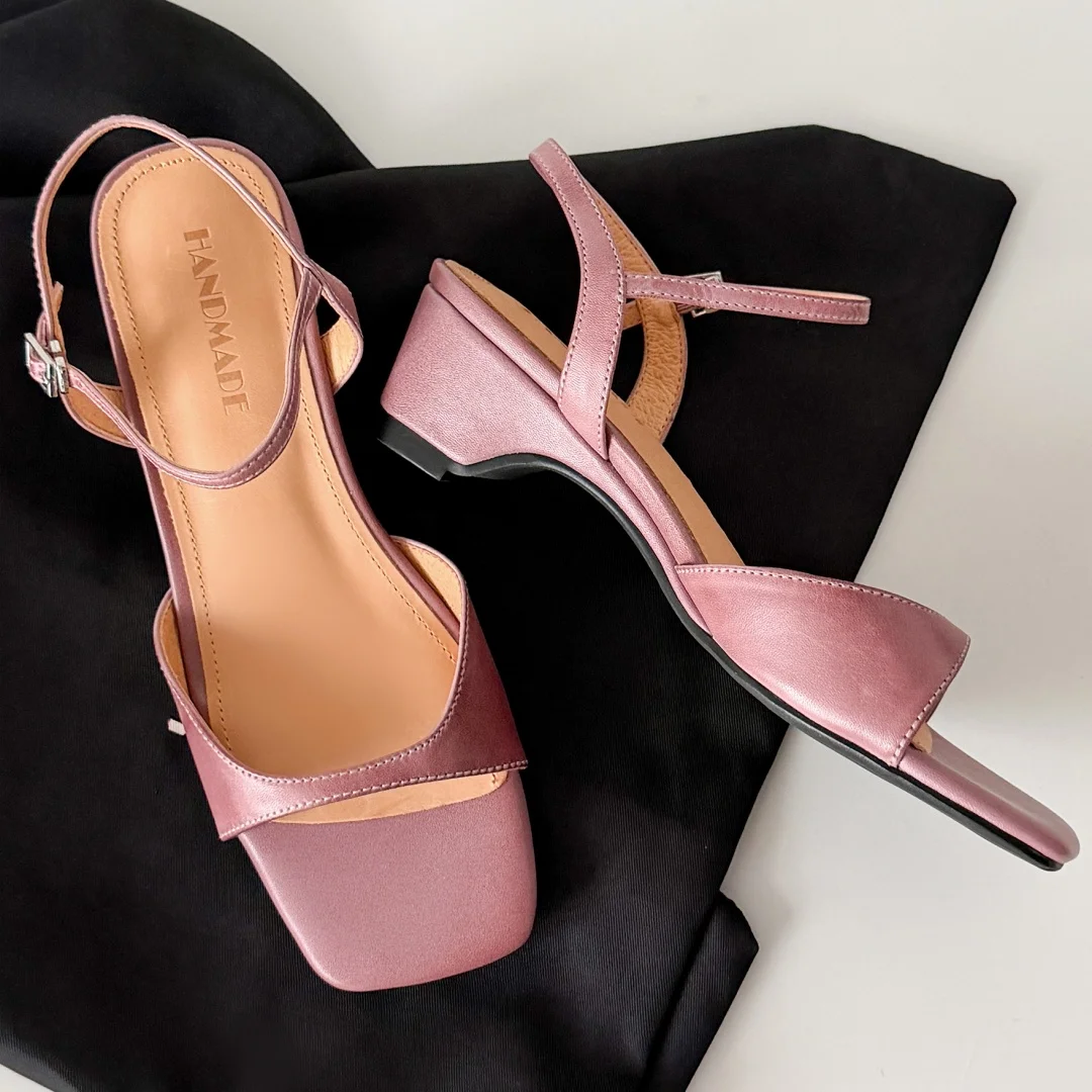 danxuefei plus size 42 women's cow leather open toe ankle strap sandals 4.5cm thick med heel elegant ladies summer dress shoes
danxuefei plus size 42 women's cow leather open toe ankle strap sandals 4.5cm thick med heel elegant ladies summer dress shoes