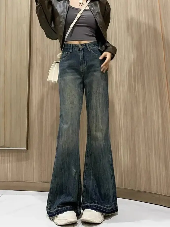 Women's Wide-Leg Flared Jeans: Relaxed Fit, Flattering Silhouette, Soft Stretch
Women's Wide-Leg Flared Jeans: Relaxed Fit, Flattering Silhouette, Soft Stretch