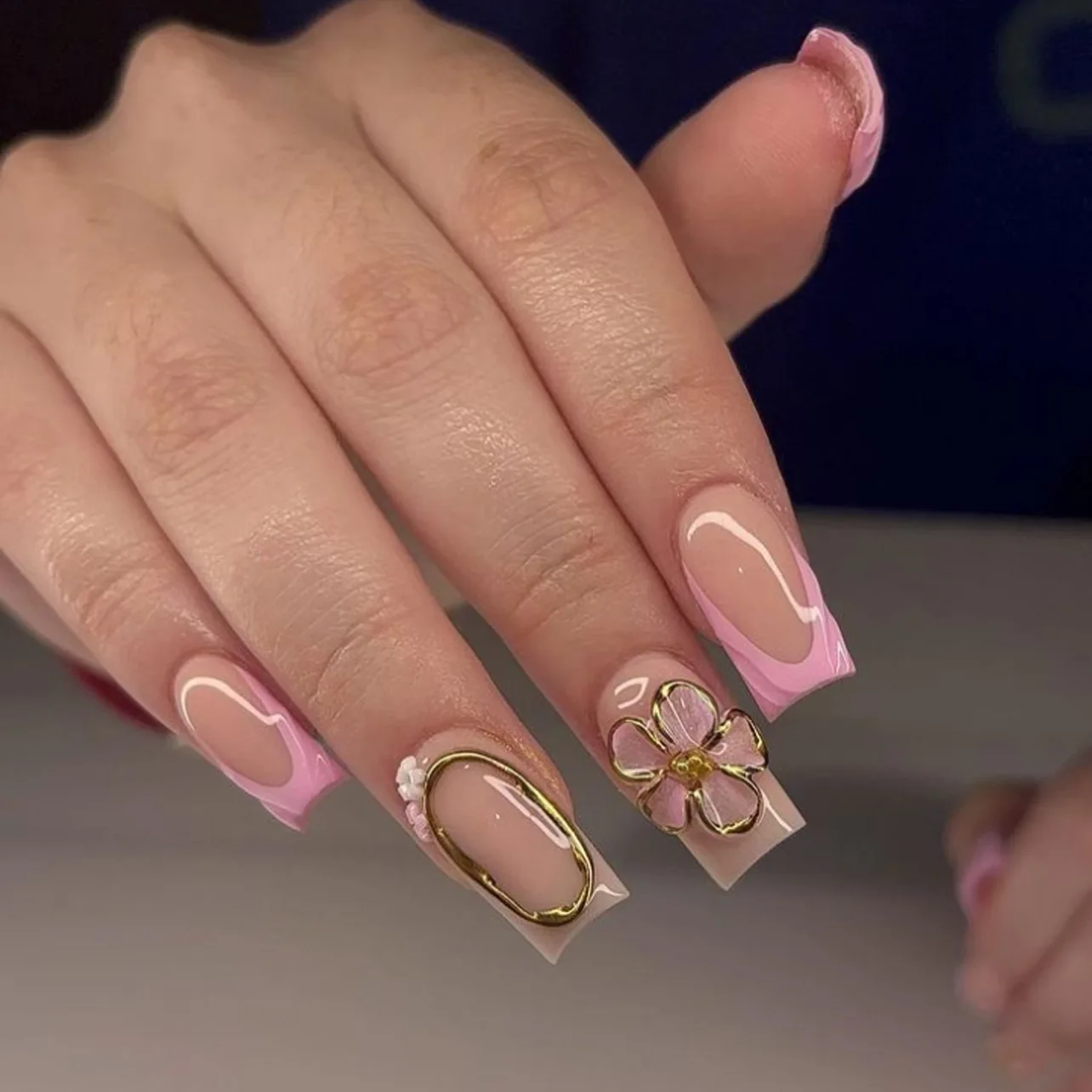 3D Floral Design Nail Art with Advanced Wearable Fake Nails
3D Floral Design Nail Art with Advanced Wearable Fake Nails