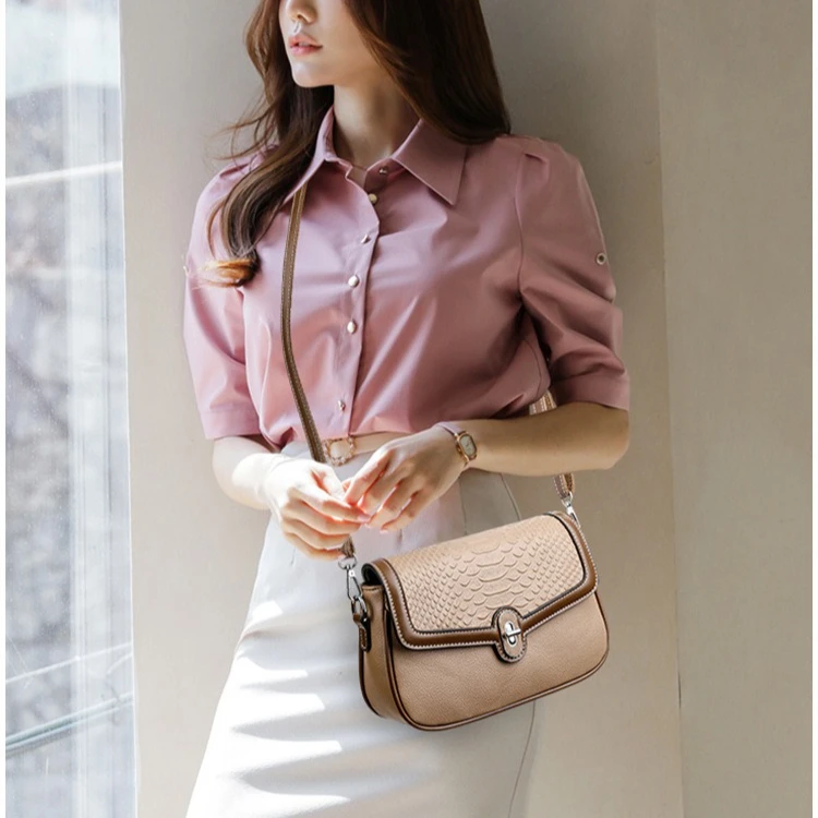 PU leather women's single-shoulder phone bag with flip cover and contrasting colors lightweight and large-capacity crossbody bag
PU leather women's single-shoulder phone bag with flip cover and contrasting colors lightweight and large-capacity crossbody bag