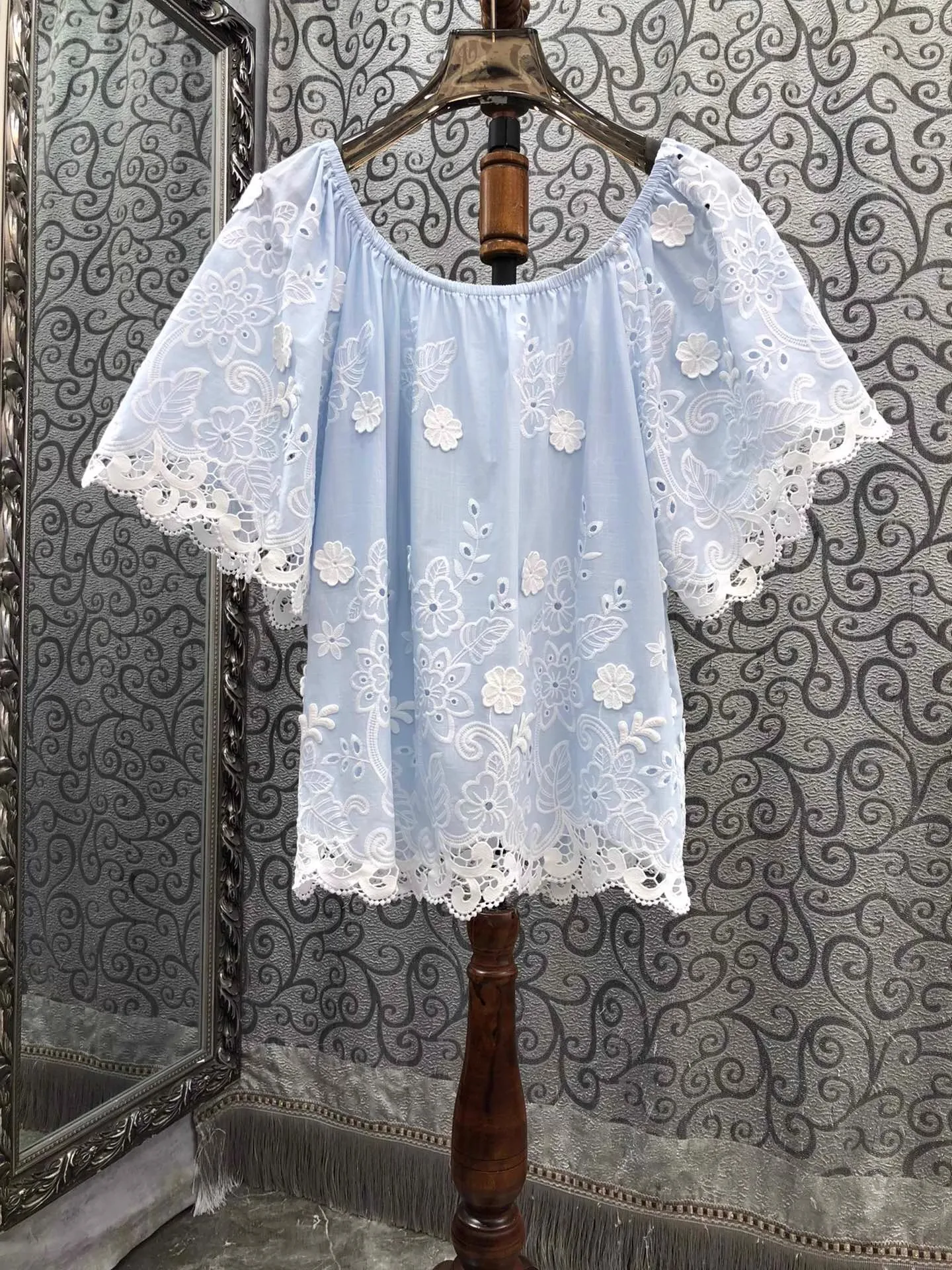 100%Cotton Tops 2025 Summer Fashion White Blue Blouses Lady Sexy Slash Neck Crochet Lace Embroidery Short Sleeve Crop Tops
100%Cotton Tops 2025 Summer Fashion White Blue Blouses Lady Sexy Slash Neck Crochet Lace Embroidery Short Sleeve Crop Tops