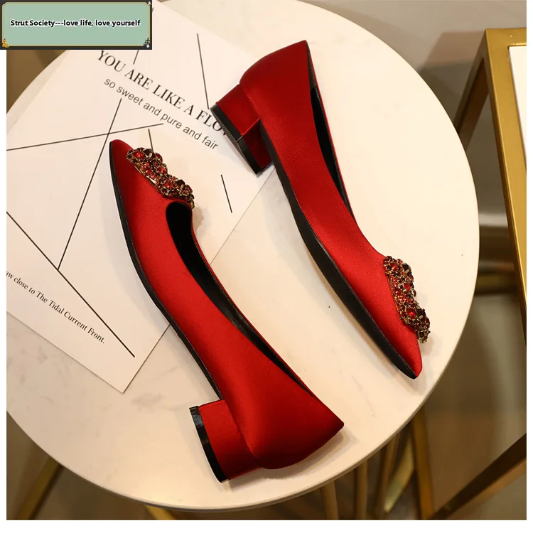 Women's high heels, square buckle single shoes, rhinestone pointed thick heels, low heels, bridesmaid wedding shoes
Women's high heels, square buckle single shoes, rhinestone pointed thick heels, low heels, bridesmaid wedding shoes