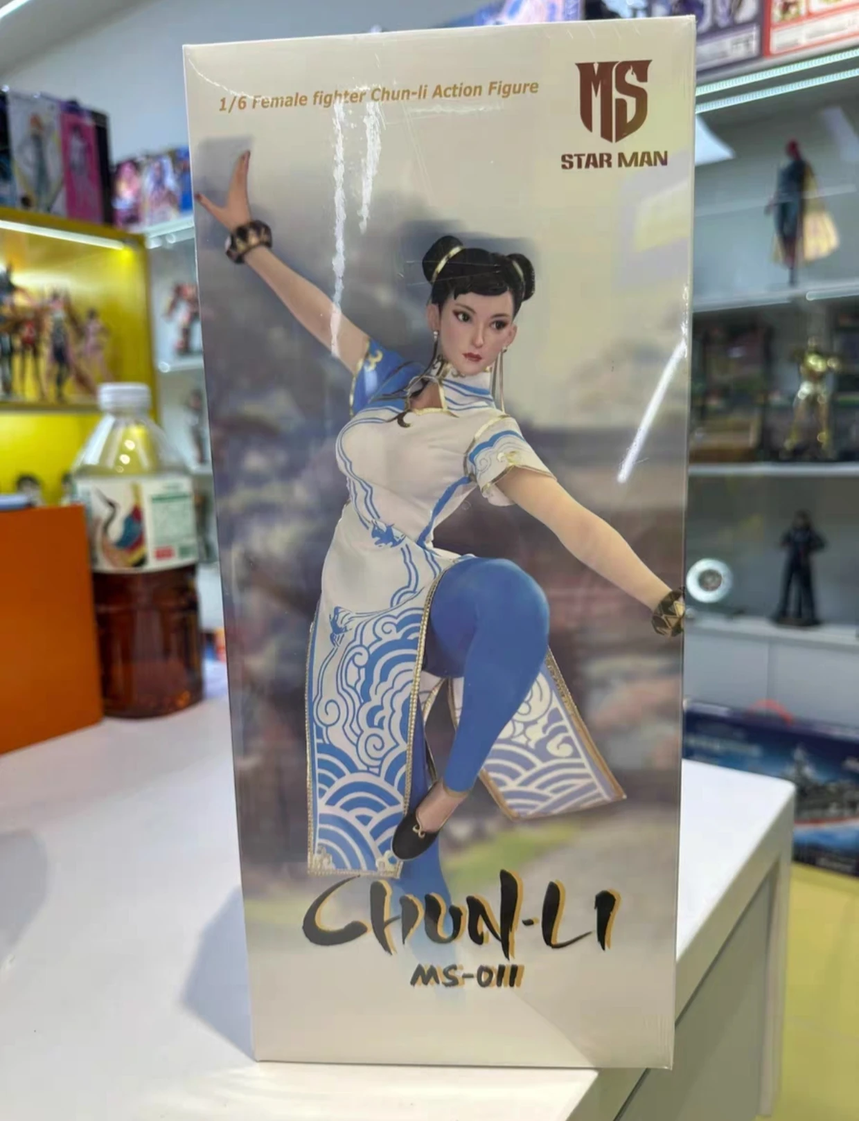 2025 NEW STOCK STAR MAN MS-011 1/6 Blue cloud-patterned white cheongsam version Chun Li Street Fighter Action Figure Toy
2025 NEW STOCK STAR MAN MS-011 1/6 Blue cloud-patterned white cheongsam version Chun Li Street Fighter Action Figure Toy