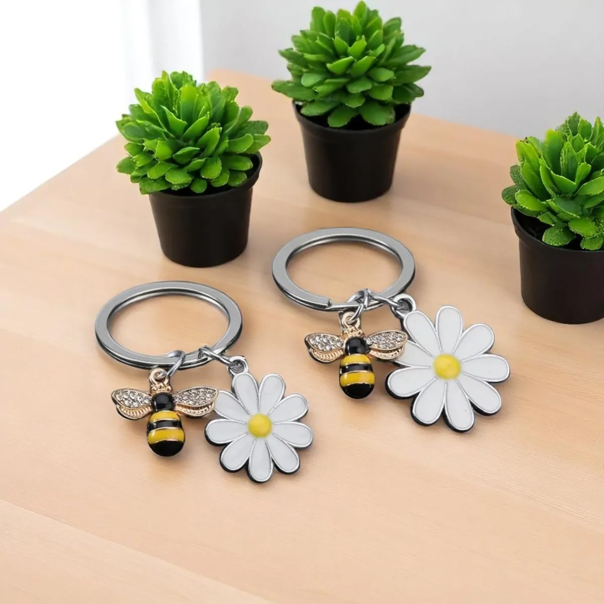 New Fashion 3D Three-dimensional Metal Bee Flower Keychain Backpack Pendant Keyring Personalization Badge Key Chain Ring Gift
New Fashion 3D Three-dimensional Metal Bee Flower Keychain Backpack Pendant Keyring Personalization Badge Key Chain Ring Gift