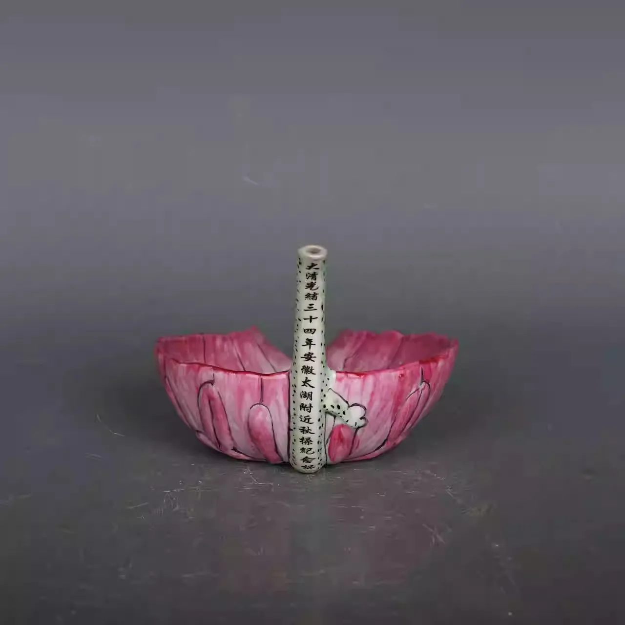 Hand-Painted Pink Lotus Pattern Autumn Exercise Cup Qing Dynasty Guangxu Style Imitation Antique Porcelain Tea Cup for Tea Lover
Hand-Painted Pink Lotus Pattern Autumn Exercise Cup Qing Dynasty Guangxu Style Imitation Antique Porcelain Tea Cup for Tea Lover