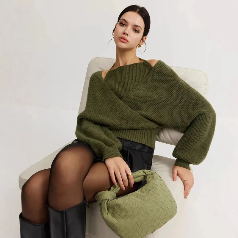 autumn winter 2026 New European American design sense niche V-neck fake two-piece knitted sweater sexy careful machine sweater
autumn winter 2026 New European American design sense niche V-neck fake two-piece knitted sweater sexy careful machine sweater