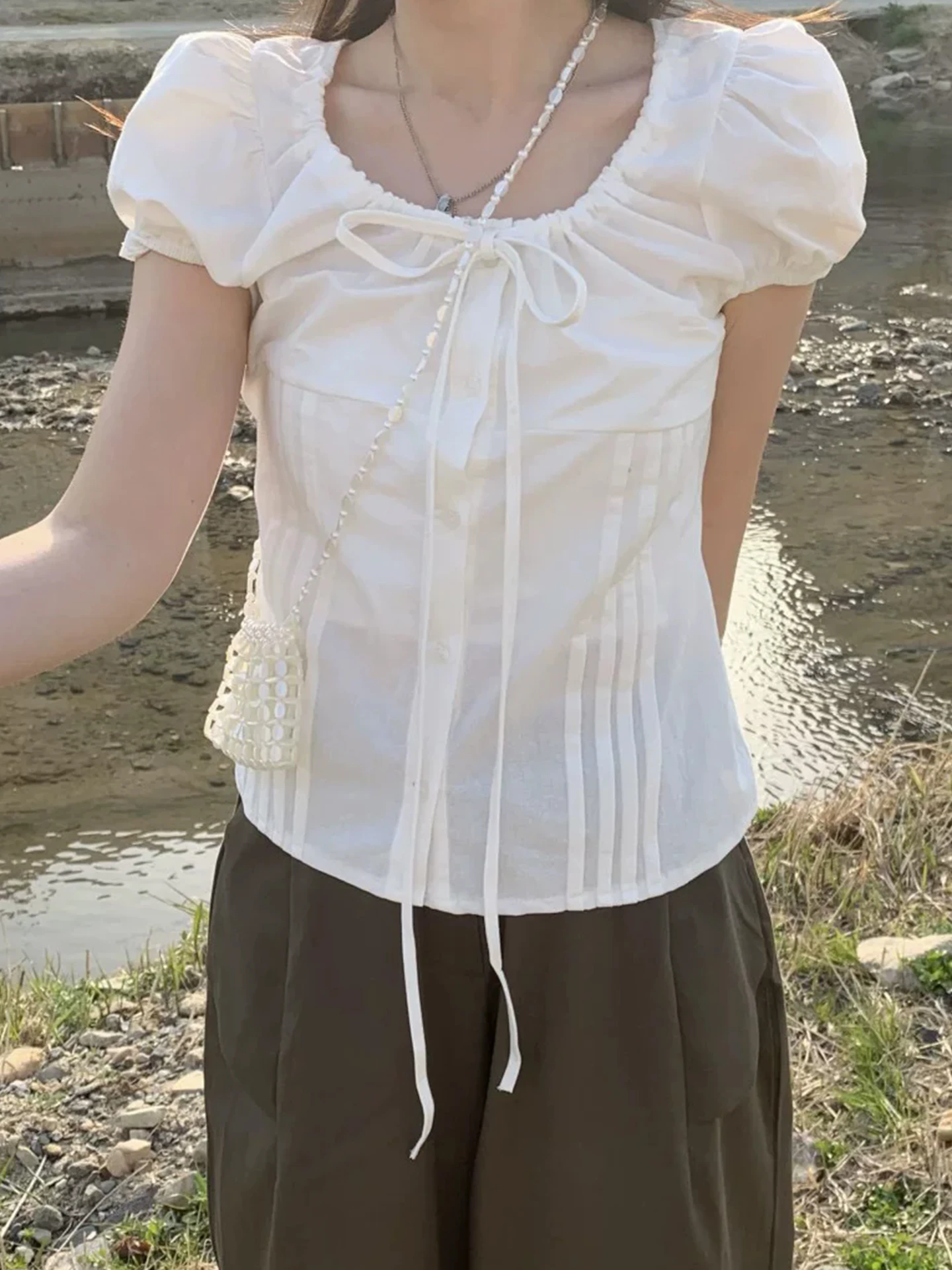 Sweet Anti-Aging Summer New Style Women's Shirt Pure Color round Neck Pleated Single Button Bubble Sleeve Casual Korean Version
Sweet Anti-Aging Summer New Style Women's Shirt Pure Color round Neck Pleated Single Button Bubble Sleeve Casual Korean Version