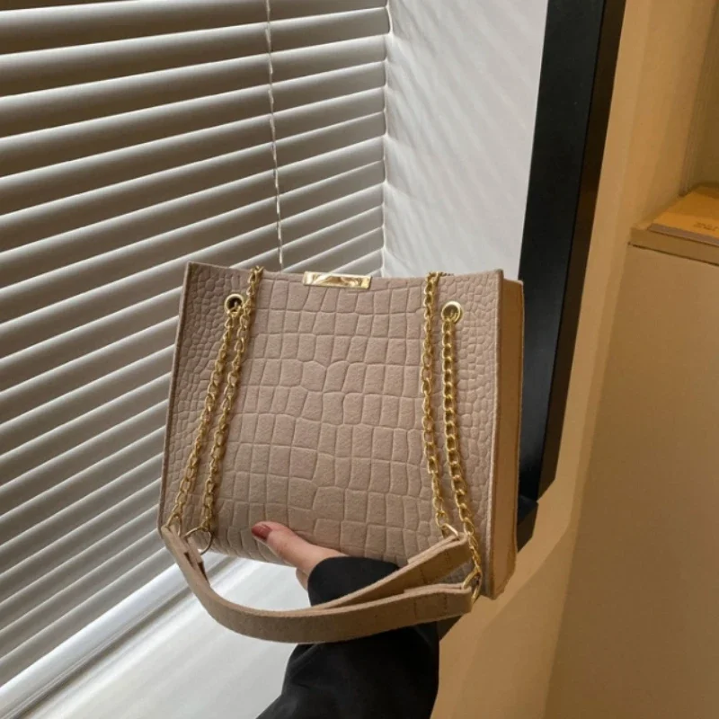 Solid Color Ladies New Tide Fashion Crossbody Large Capacity Crocodile Print Shoulder Bag Girls Casual Handbag
Solid Color Ladies New Tide Fashion Crossbody Large Capacity Crocodile Print Shoulder Bag Girls Casual Handbag