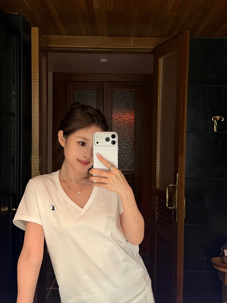 Elegant Black White Grey Three-Color V-Neck Embroidered Short-Sleeved T-Shirt Women's Spring Summer Cotton Casual Top
Elegant Black White Grey Three-Color V-Neck Embroidered Short-Sleeved T-Shirt Women's Spring Summer Cotton Casual Top