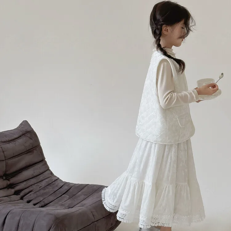 Girl Clothes Suit 2023 Autumn and Winter Girls New Chinese Cotton Waistcoat Children Fringed Velvet Half Skirt Dress Set
Girl Clothes Suit 2023 Autumn and Winter Girls New Chinese Cotton Waistcoat Children Fringed Velvet Half Skirt Dress Set