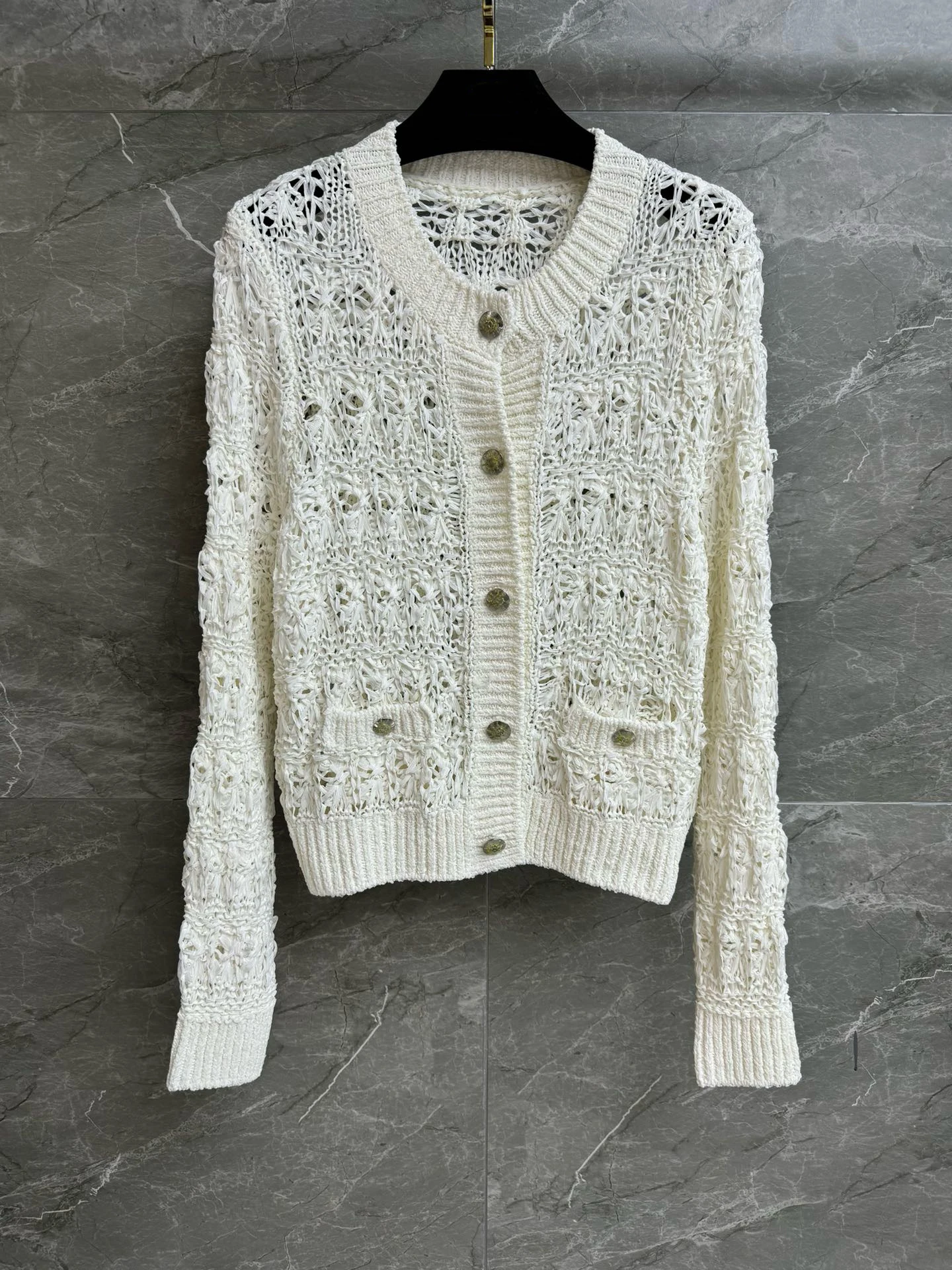EVACANDIS 100% Real Silk Women Long Sleeve High Quality Hollow Out Weave O-Neck Single Breasted Cardigan Tops Luxury Sweet Solid
EVACANDIS 100% Real Silk Women Long Sleeve High Quality Hollow Out Weave O-Neck Single Breasted Cardigan Tops Luxury Sweet Solid