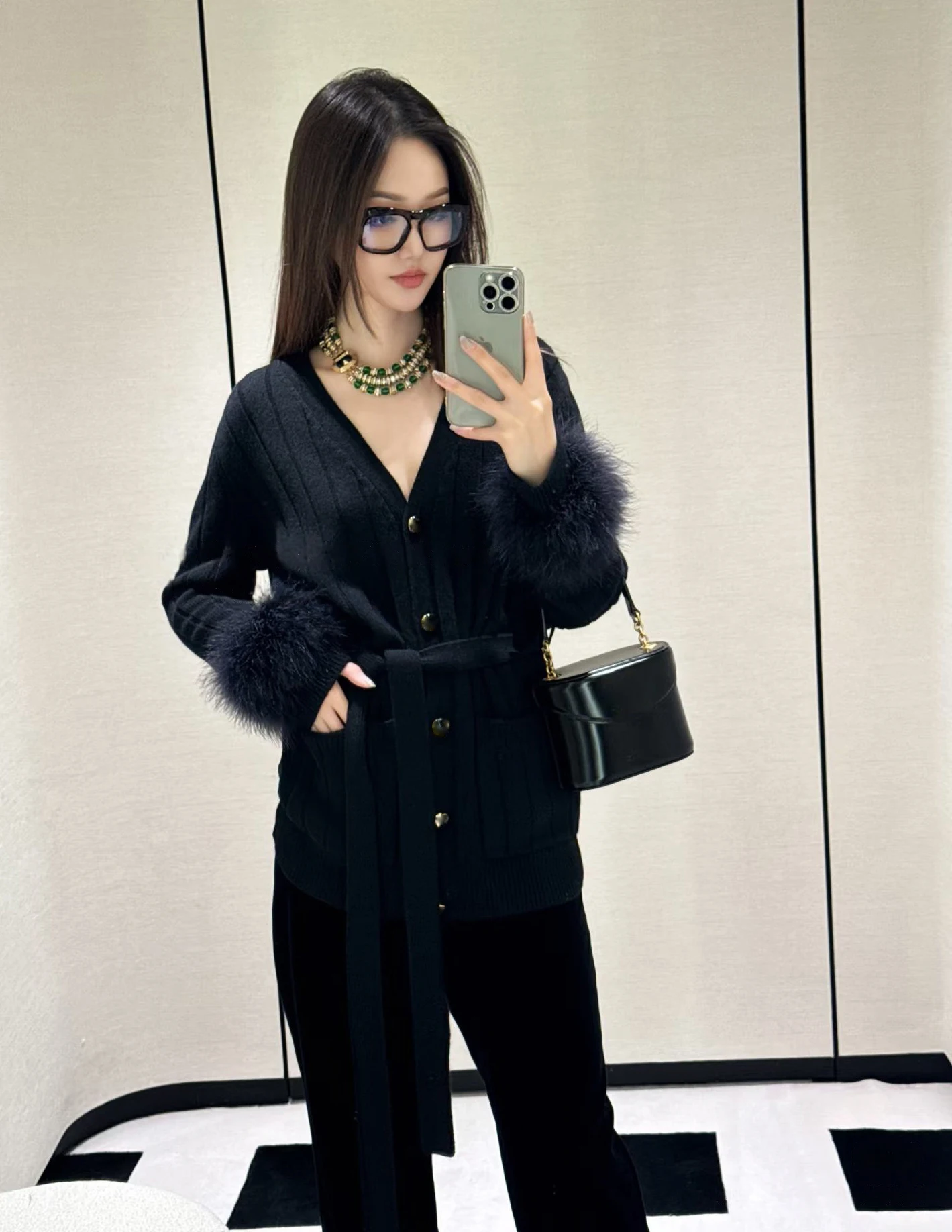 Elegant Ladies V Neck Knitted Long Cardigan Fashion Sashes Feathers Slim Black Wool Sweater
Elegant Ladies V Neck Knitted Long Cardigan Fashion Sashes Feathers Slim Black Wool Sweater