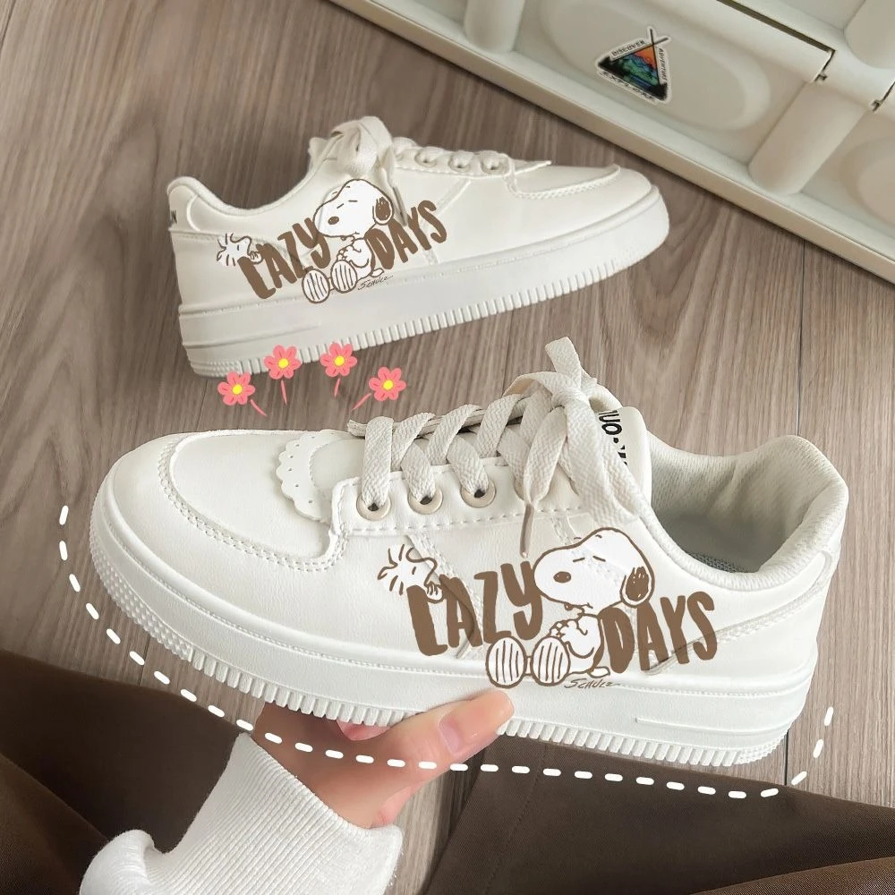 Обувь Snoopy с граффити для девочек, кроссовки с героями мультфильмов, студенческая повседневная обувь, кавайная низкая прогулочная обувь, женские спортивные кроссовки
Обувь Snoopy с граффити для девочек, кроссовки с героями мультфильмов, студенческая повседневная обувь, кавайная низкая прогулочная обувь, женские спортивные кроссовки