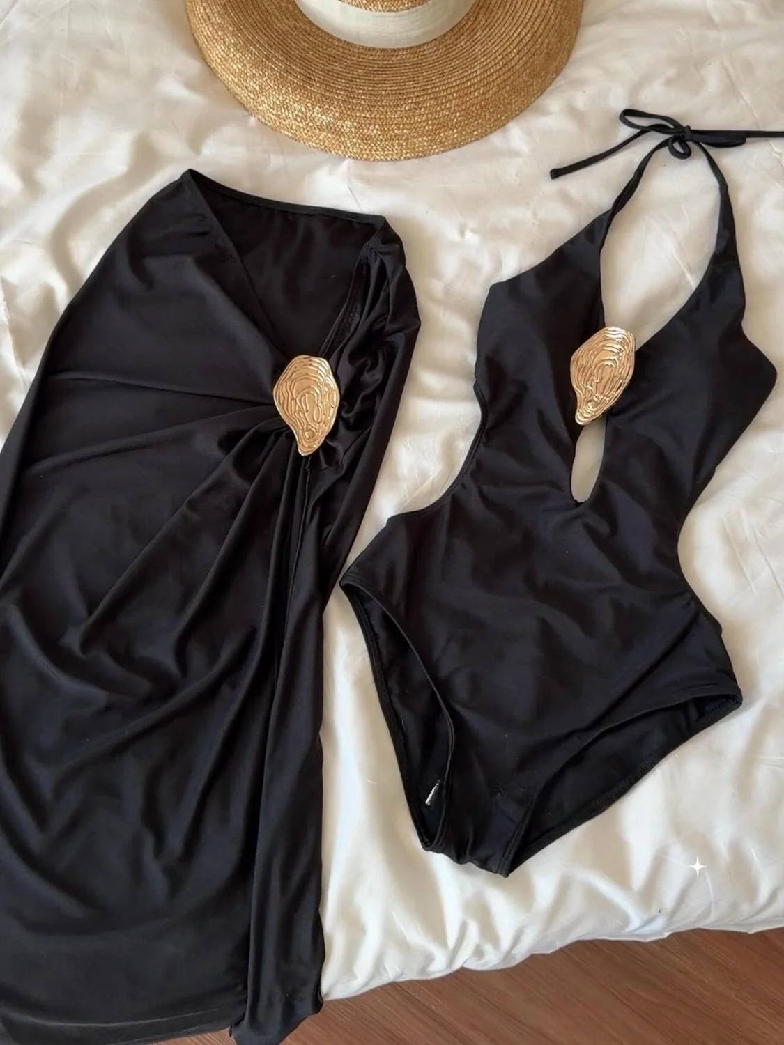 Sexy Deep V Two Piece Swimsuit Bikini Thermal Spring Vaion Slimming Coverage Bla Gold High End Feeling Beachwear Set
Sexy Deep V Two Piece Swimsuit Bikini Thermal Spring Vaion Slimming Coverage Bla Gold High End Feeling Beachwear Set