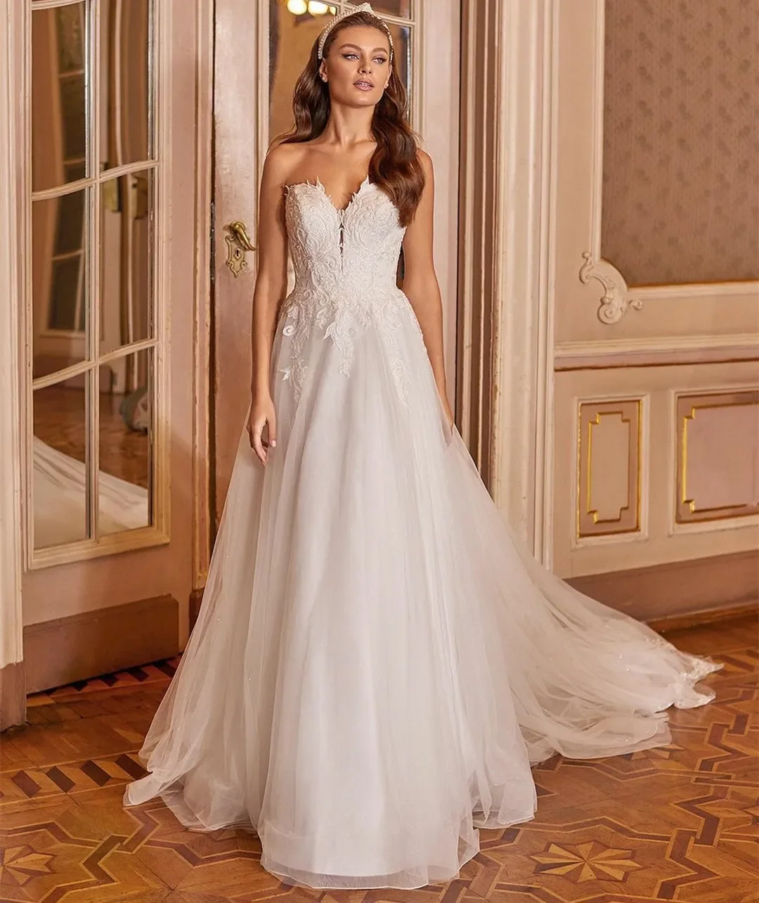 New A-line V-neck Elegant Wedding dress Sexy backless floor-length bridal dress Beach Garden Romantic wedding Bridal party
New A-line V-neck Elegant Wedding dress Sexy backless floor-length bridal dress Beach Garden Romantic wedding Bridal party