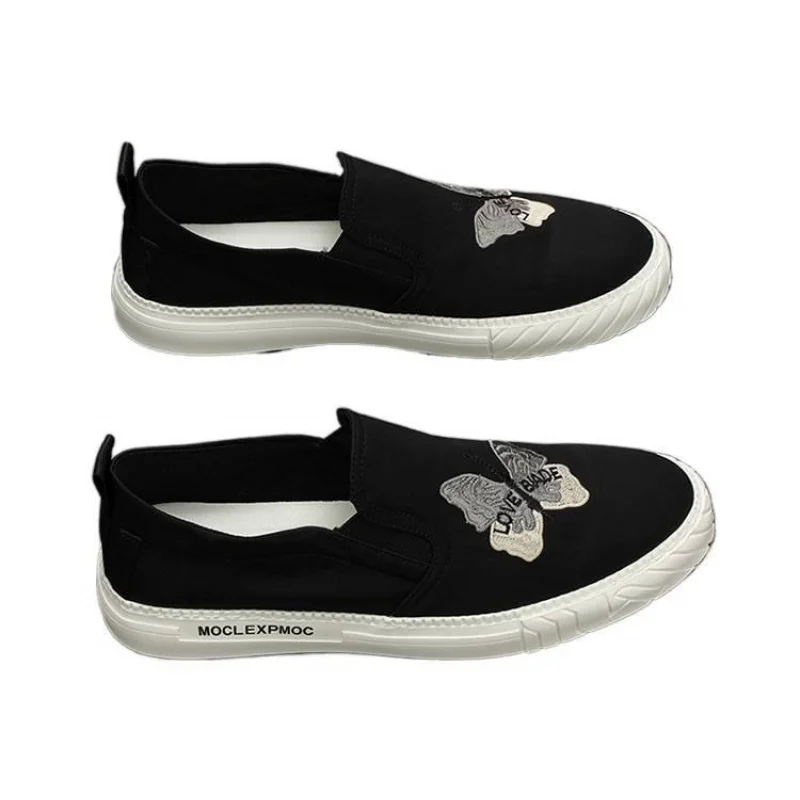 New Men's Shoes 6133 Casual Versatile Shoes Korean Style Trendy Low-top Breathable Fashionable Men's Canvas Shoes
New Men's Shoes 6133 Casual Versatile Shoes Korean Style Trendy Low-top Breathable Fashionable Men's Canvas Shoes